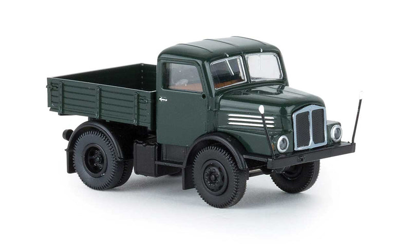 IFA S 4000-1 Heavy-Duty Low-Side Tractor - Assembled -- Green, Black