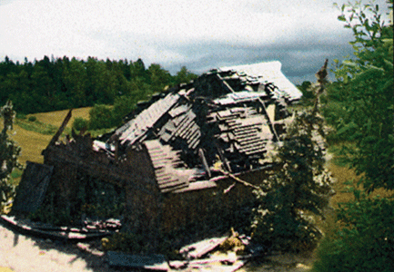 Fallen Barn w/Collapsed Roof - Laser-Art -- Kit - 3 x 1-1/4 x 1-1/2"  7.6 x 3.2 x 3.8cm
