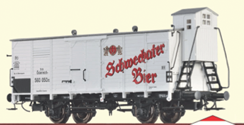Wood Beer Reefer w/Brakeman's Cab - Ready to Run -- Schwechater Bier #560 050 P (Era III, white, red, German Lettering)