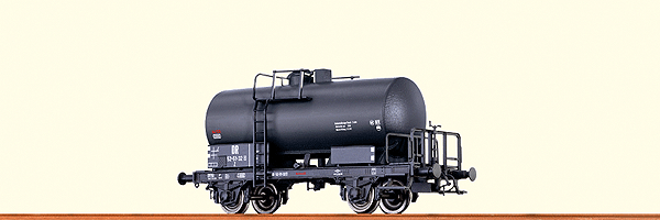 2-Axle Tank Car - Ready to Run -- German State Railway DR #52-51-32 P (Era III, black)