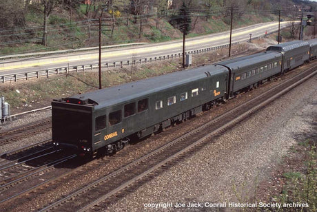 Conrail - CSX Track Inspection Theater Car - Ready to Run -- Conrail #9 (1992-1999 Appearance, Pullman green, yellow)