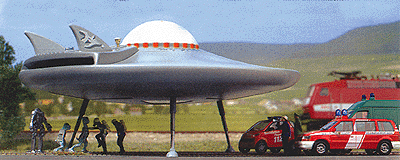 UFO Flying Saucer - Kit -- With Working Lights & 5 Alien Figures