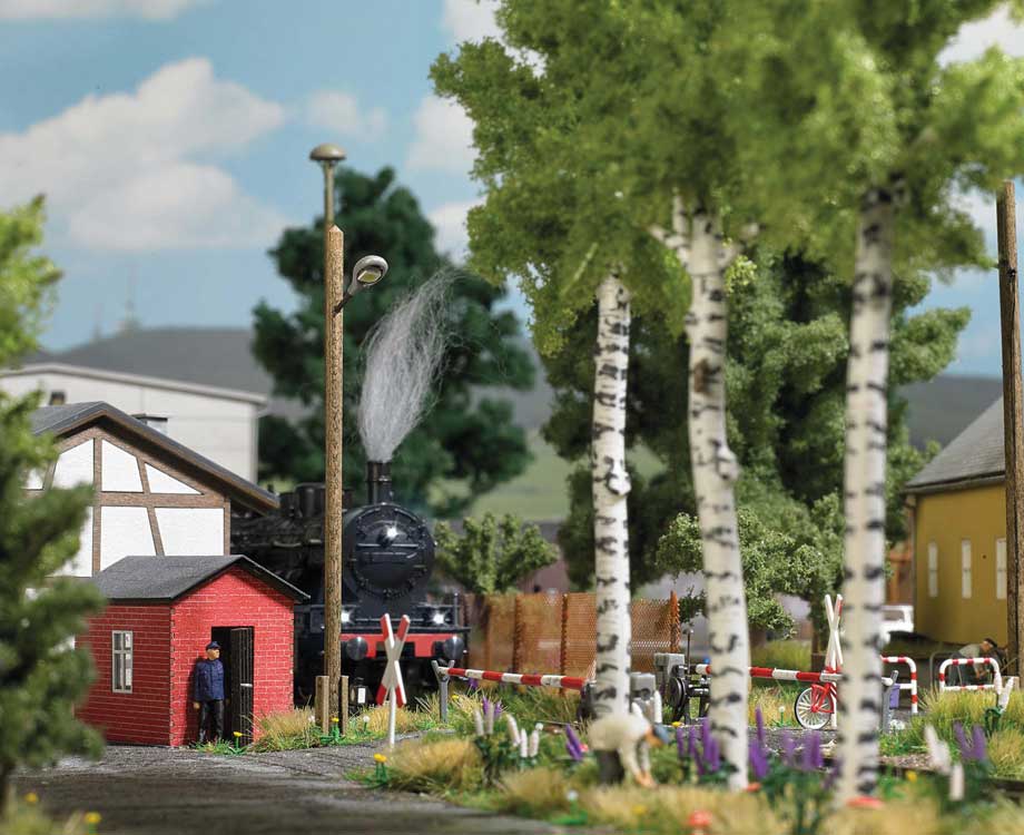 European Grade Crossing - Kit -- With Gatekeeper's Shanty and Signs-2