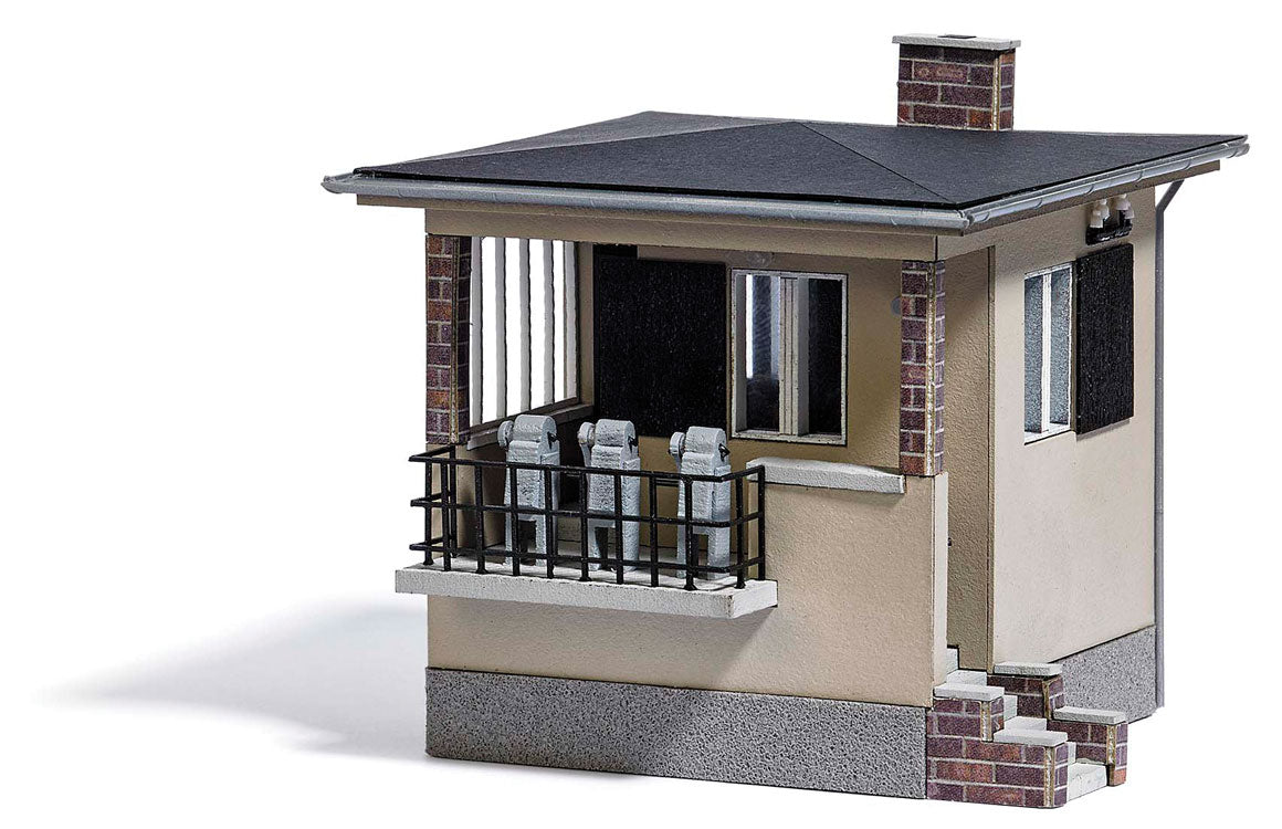 Grade Crossing Guard's Hut -- Kit - 2-1/16 x 1-11/16 x 1-15/16"  5.2 x 4.3 x 4.9cm-2