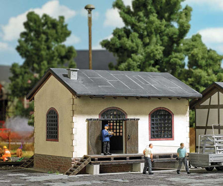 Small Freight Shed -- Laser-Cut Kit - 5-11/16 x 3-7/16 x 2-7/8"  14.4 x 8.8 x 7.4cm-1