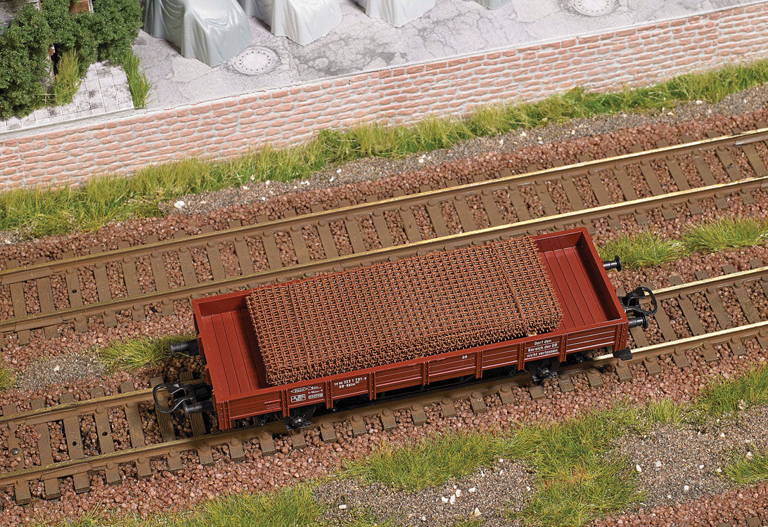 Rusty Steel Mesh Mat Load -- Fits European 2-Axle Low-Side Gondola