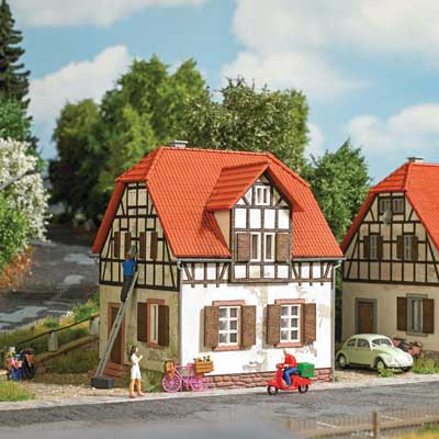 Old Half-Timber House -- Laser-Cut Kit - 3-9/16 x 3-3/8 x 4-1/8" 9 x 8.6 x 10.5cm