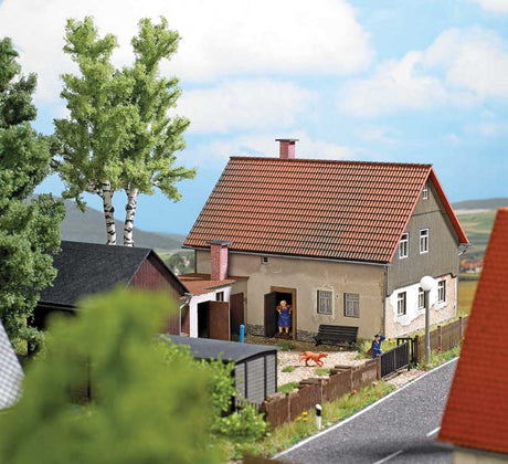 Weathered House with Addition -- Laser-Cut Kit - 8-7/8 x 5 x 4" 22.5 x 12.8 x 10.1cm-1