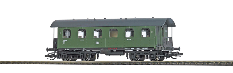 4-Axle Open-Vestibule Coach - Ready to Run -- German State Railways DR (Era III, green, silver)