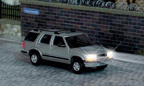 Chevrolet Blazer SUV w/Working Headlights & Taillights -- 14-16V AC/DC