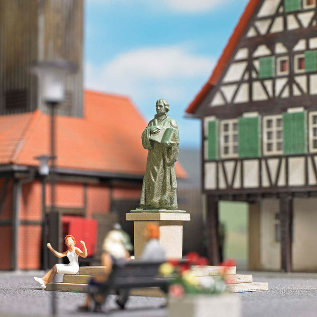 Martin Luther Statue w/2 Benches - Kit -- 2"  5cm Tall-1
