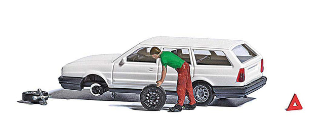 Complete Miniature Scene -- Roadside Tire Blowout, VW Passat Wagon, Driver, Accessories-1