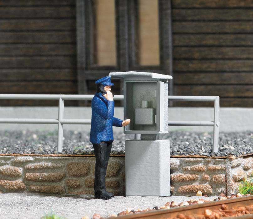 Dispatcher Signal Mast Telephone Miniature Scene -- Telephone Box, DR Worker Figure, Safety Railing-3