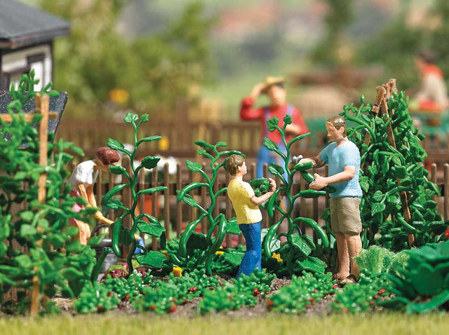 Cucumber Harvest - Action Set -- 2 Figures, 3 Cucumber Plants, Watering Can-1