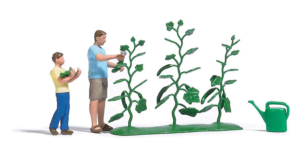 Cucumber Harvest - Action Set -- 2 Figures, 3 Cucumber Plants, Watering Can-2