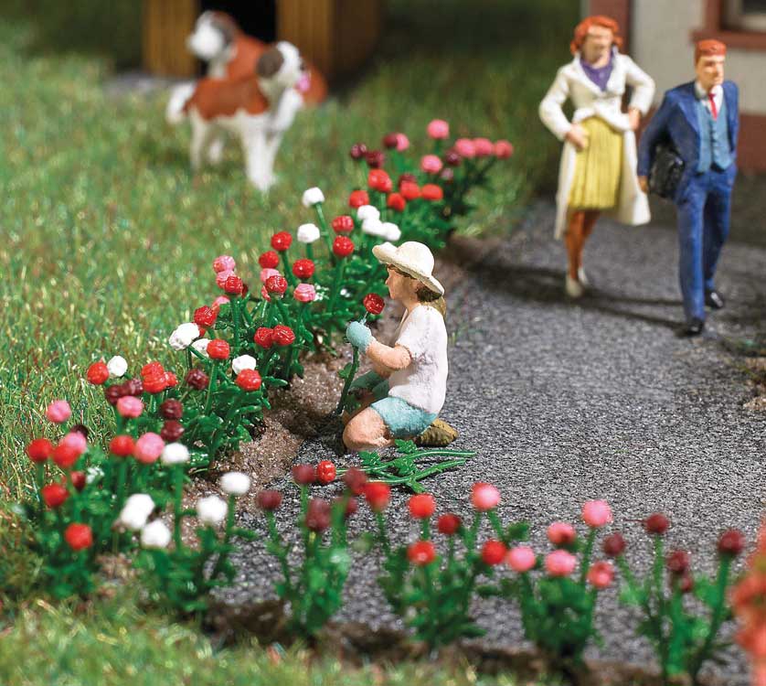 Rose Picker - Action Set -- Figure, 3 Rose Plants-1