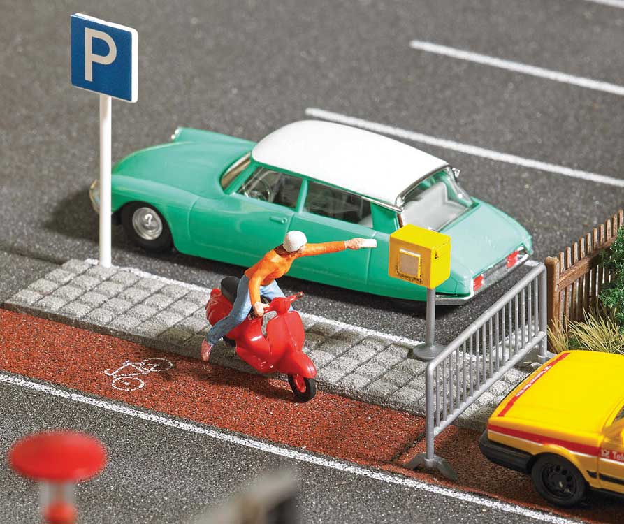 Motor Scooter with Mailbox and Figure - Action Set-1