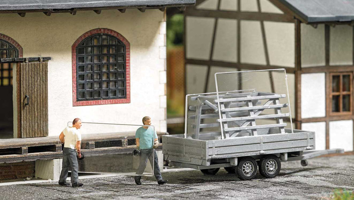 Glass Transport Trailer with 2 Figures - Action Set-1