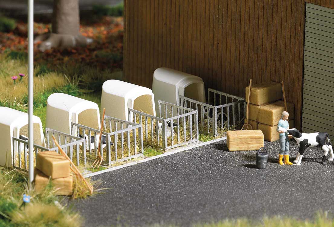 Veal Hut - Crate - Action Set -- Calf, Hut with Fence, Stable Tools, Hay Bales