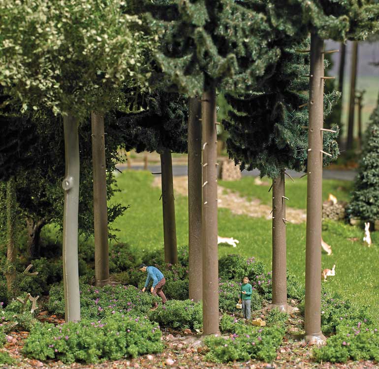 Picking Forest Blueberries - Action Set -- 2 Figures, 2-3/4 x 2-1/4"  8 x 7cm Blueberry Patch, Collection Baskets-2