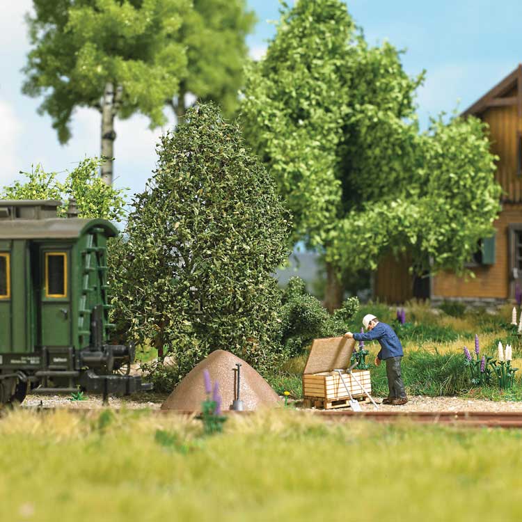 Era 3/4 Railway Worker - Action Set -- Figure, Ballast Pile, Wood Crate Kit, 2 Track Tool Sprues-2