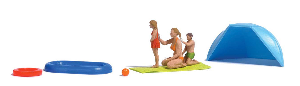 Applying Sunscreen - Action Set -- Sun Shelter, 3 Figures, 2 Inflatables, Blanket, Ball-2