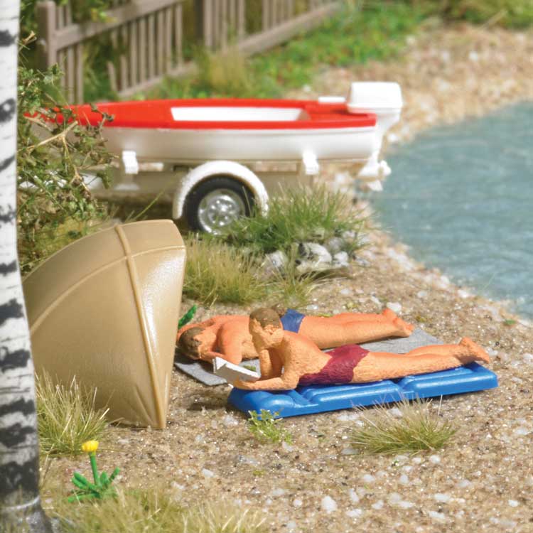Sunburn - Action Set -- 2 Figures, Air Mattress, Blanket, Sun Shelters-1