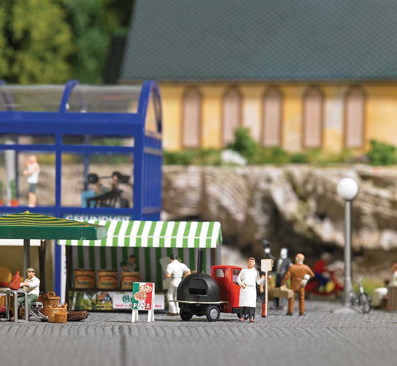 Piaggio Ape with Pizza Oven, Figure, Pizza Peel, Sign - Action Set-2