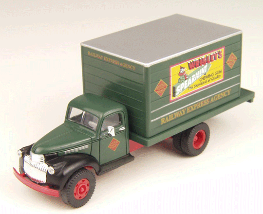 1941-1946 Chevrolet Box Truck -- Railway Express Agency (green, red)