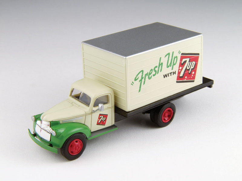 1941-1946 Chevrolet Box Delivery Truck - Assembled - Mini Metals(R) -- 7up (white, red, green)-1