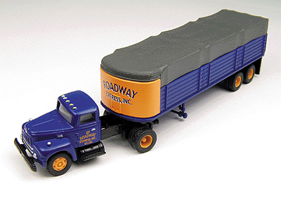 Mini Metals International R-190 Tractor w/32' Covered Wagon Tractor -- Roadway