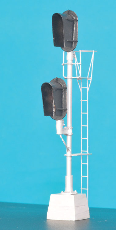 Union Switch & Signal 2-Headed Style D Block Signal - Assembled -- 3-Over-3 Aspect with Snow Shields