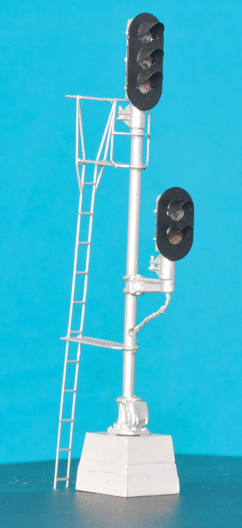 General Railway Signal Style D 2-Headed Style D Block Signal - Assembled -- 3-Over-2 Aspect w/Individual Visors