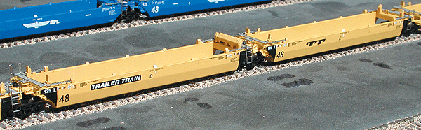 Maxi Stack III 5-Unit Intermodal Well Car -- Trailer-Train #1