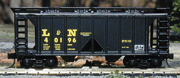 Vintage By Deluxe(TM) 2-Bay Covered Hopper - Ready to Run -- Louisville & Nashville (1970s Sand Service; black, white)