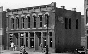 Front Street Building -- 5-3/4 x 4"  14.7 x 10.2cm