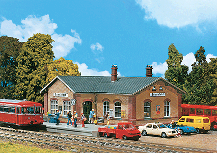 Sonnefeld Wayside Station - Kit -- 7-13/16 x 7-1/2 x 3-5/8"  19.8 x 19 x 9.2cm