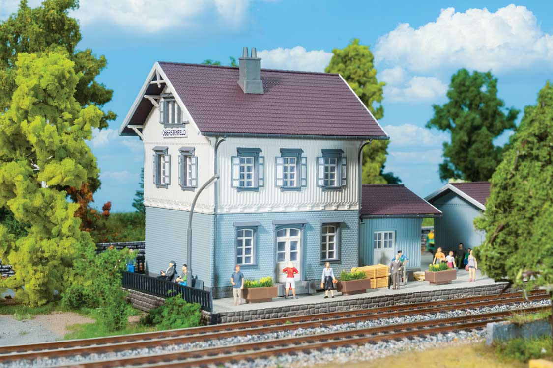 Oberstenfeld Train Station -- Kit - 7-3/16 x 4-1/8 x 5-7/16"  18.2 x 10.4 x 13.8cm-1
