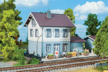 Oberstenfeld Train Station -- Kit - 7-3/16 x 4-1/8 x 5-7/16"  18.2 x 10.4 x 13.8cm-1
