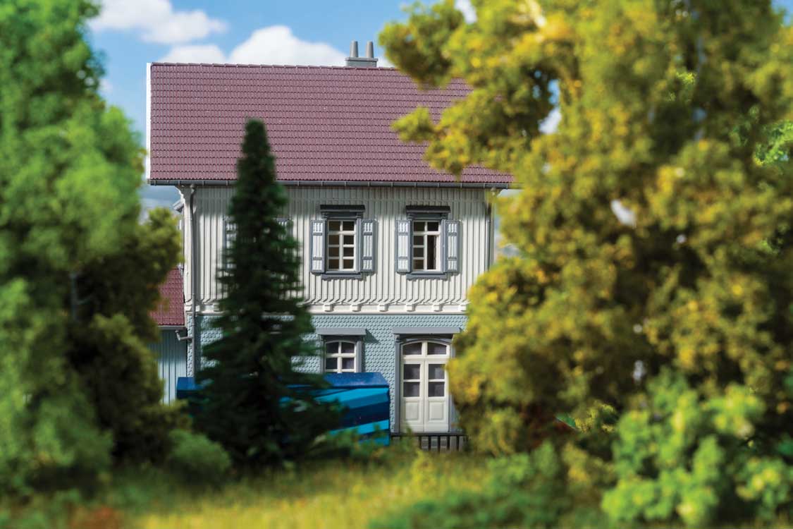Oberstenfeld Train Station -- Kit - 7-3/16 x 4-1/8 x 5-7/16"  18.2 x 10.4 x 13.8cm-5