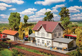 Owen Train Station with Outhouse Building -- Kit - 30.8 x 14 x 14.2cm-1