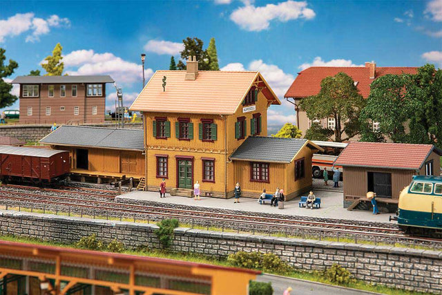 Kupferzell Train Station -- Kit - 12-3/8 x 4-1/16 x 5-11/16"  31.4 x 10.3 x 14.5cm-1