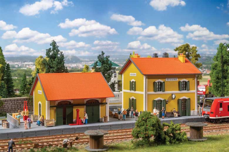 Gussing Train Station -- Kit - 16 x 6-3/8 x 5"  40.6 x 16.1 x 12.8cm-1