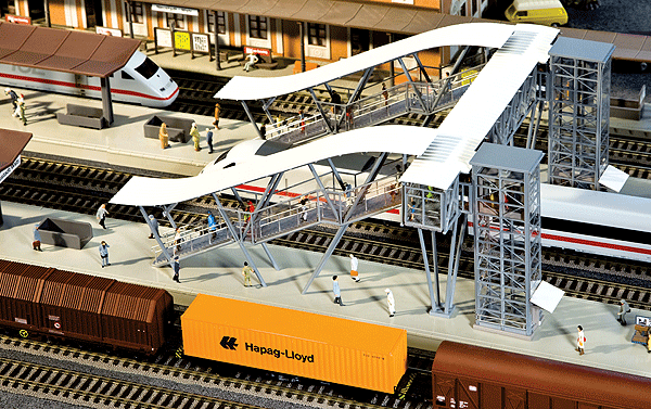 Neustadt Pedestrian Bridge - Kit -- 12-1/4 x 9-1/4 x 4-5/8"  31 x 23.6 x 12.4cm