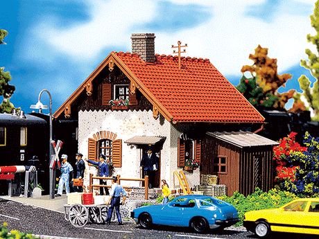 Gate Keeper's House -- 4 x 3-5/8 x 3-3/8"  10 x 9 x 8.4cm