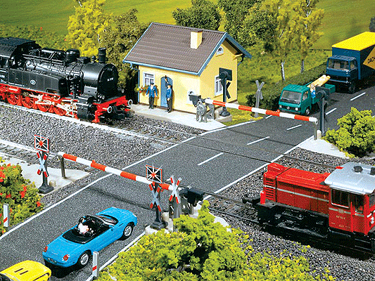 Protected Level Crossing - Kit (suitable for Faller Car System) -- 9-27/32 x 7-3/32 x 2-3/4"  25 x 18 x 7cm