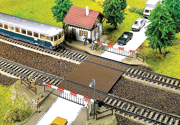 Grade Crossing w/Gates -- 8-5/8 x 10"  22 x 25.5cm