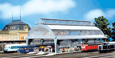 Covered Platform -- 21-1/4 x 11-1/4 x 7-1/2"  53.2 x 28 x 19cm