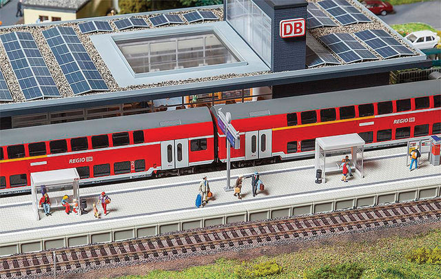 Modern Station Platform w/Details -- Kit - 19-5/16 x 2-3/4 x 4-3/4"  49 x 7 x 12cm