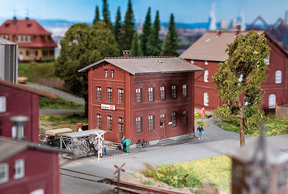 Railway Administration Building - Kit -- 9-3/8 x 5-1/2 x 5-3/8"  23.8 x 13.9 x 13.5cm